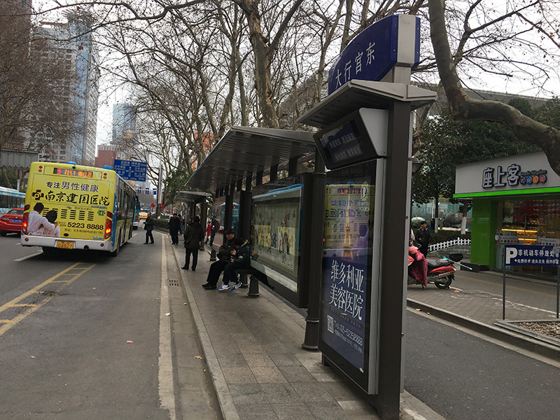 南京市區(qū)鋁合金高端候車(chē)亭(圖3)