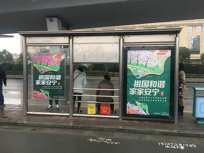 上海經(jīng)典不銹鋼候車(chē)亭(圖1)